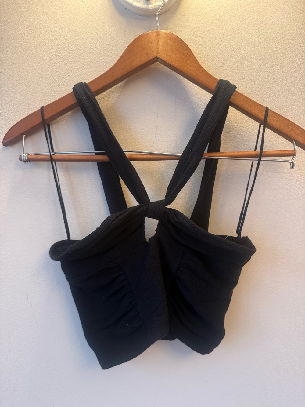 NWT Urban Outfitters Black Strappy Twist Front Crop Top —Size M